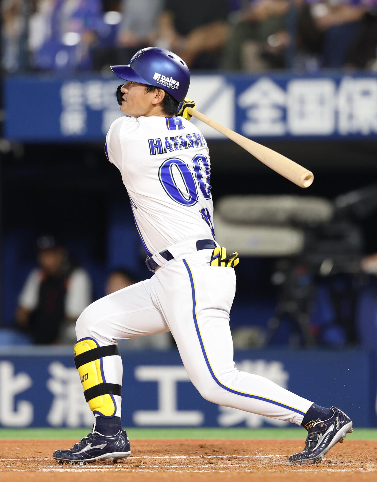 DeNA対巨人　2回裏DeNA1死、本塁打を放つ林琢真（撮影・増田悦実）
