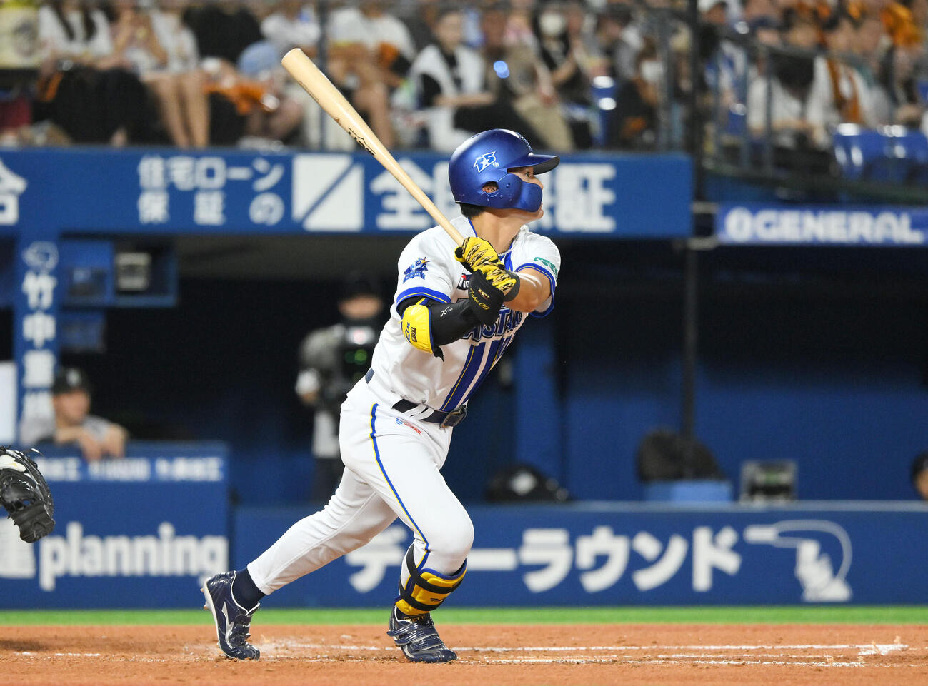 DeNA対巨人　2回裏DeNA1死、林琢真はソロ本塁打を放つ（撮影・滝沢徹郎）