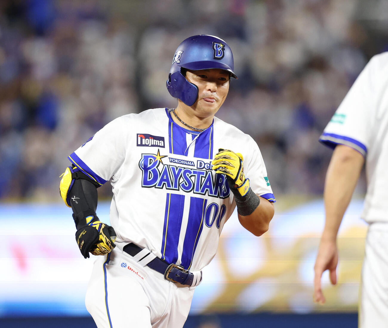 DeNA対巨人　2回裏DeNA1死、本塁打を放ち笑顔の林琢真（撮影・増田悦実）