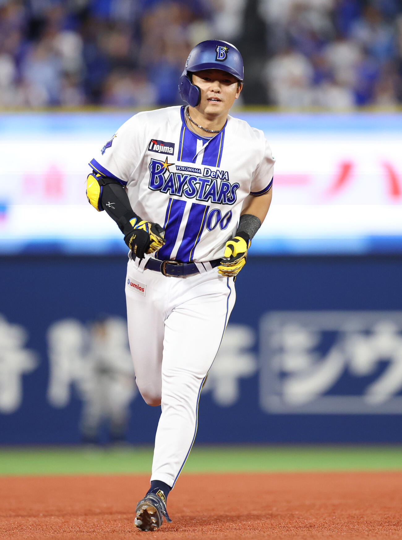DeNA対巨人　2回裏DeNA1死、本塁打を放ち駆ける林琢真（撮影・増田悦実）