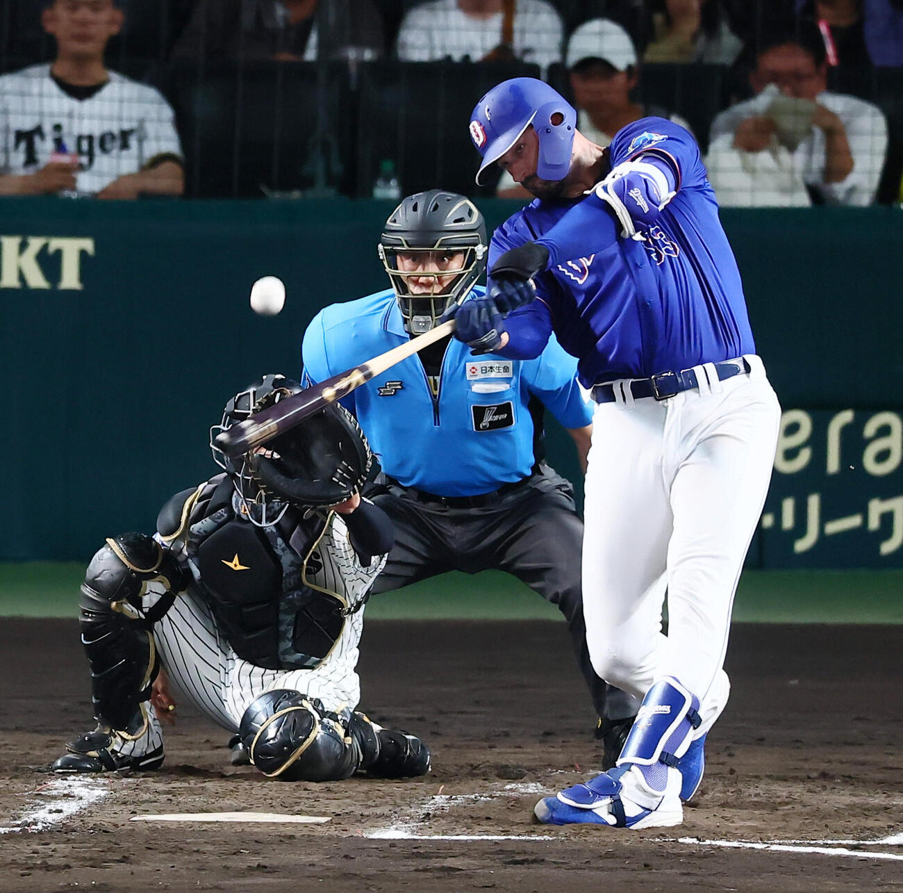 阪神対中日　5回表中日1死一塁、カイル・マラーは2点中越え本塁打を放つ（撮影・加藤哉）