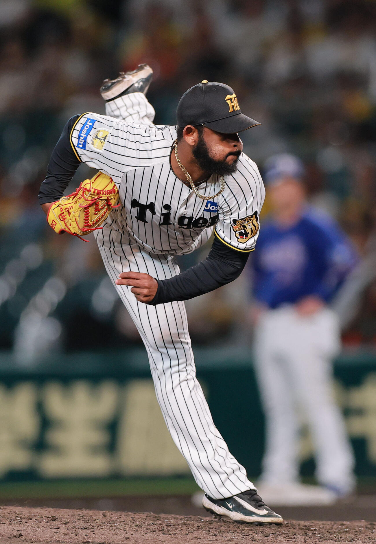 阪神対中日　8回表に登板する阪神アンダーソン・セベリーノ（撮影・上山淳一）