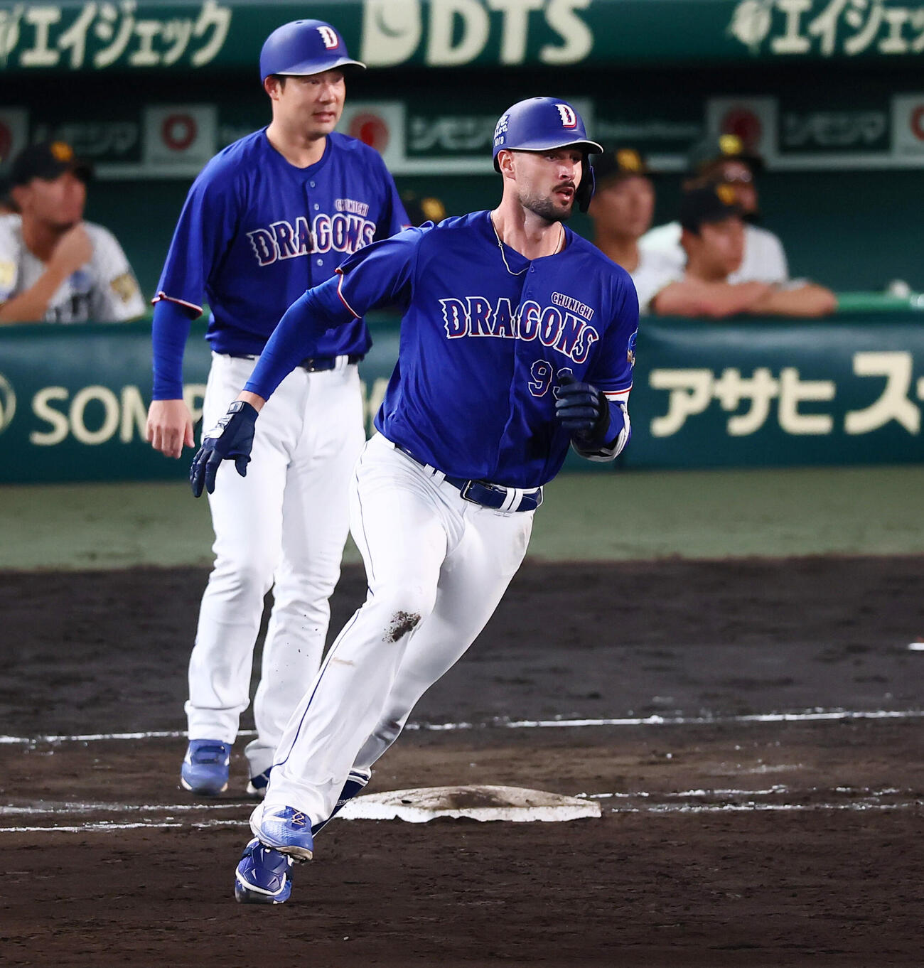 阪神対中日　9回表中日2死二、三塁、カイル・マラーは2点左越え適時二塁打を放つ（撮影・加藤哉）