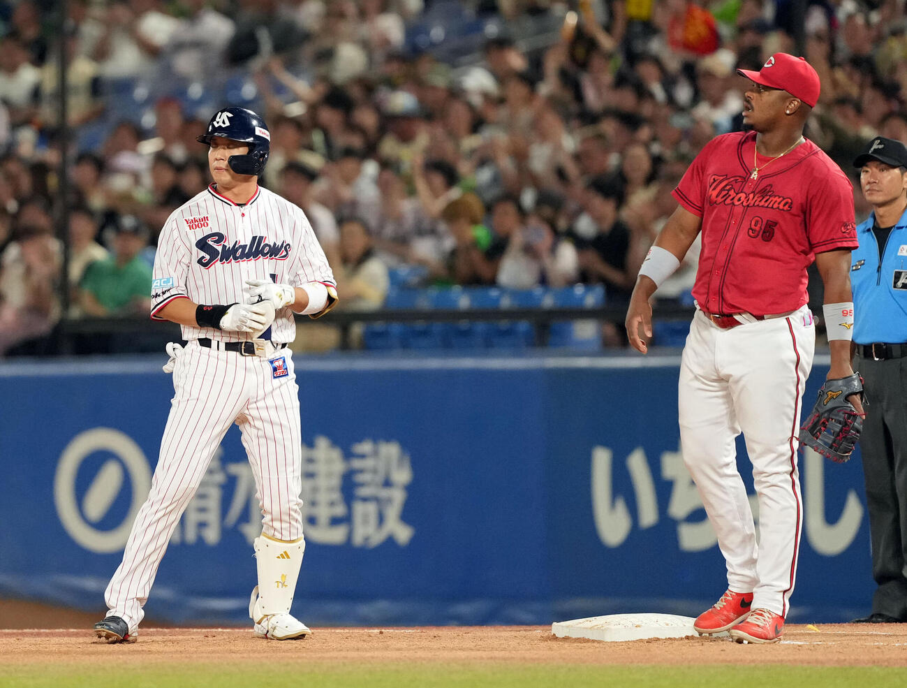 ヤクルト対広島　5回裏ヤクルト1死、左前打を放った代打山田哲人（撮影・たえ見朱実）