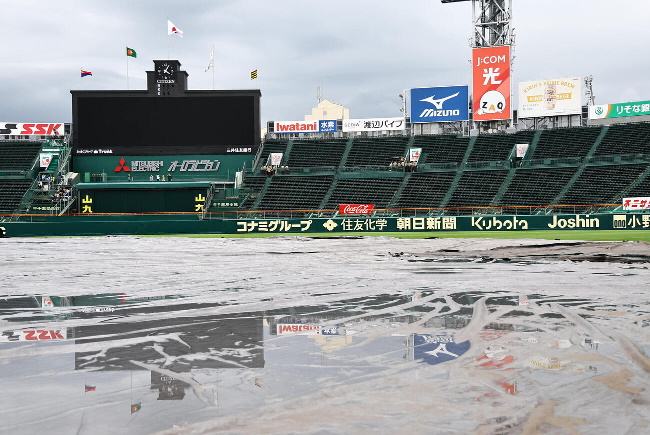 阪神対中日　開門を遅らせる甲子園球場（撮影・上田博志）