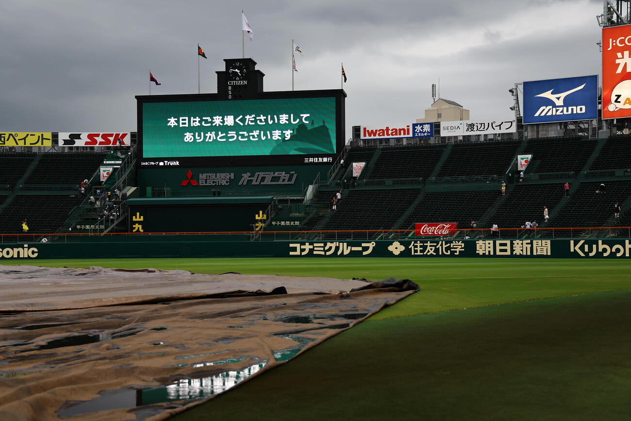 阪神対中日　4時45分に開門された甲子園球場（撮影・上田博志）