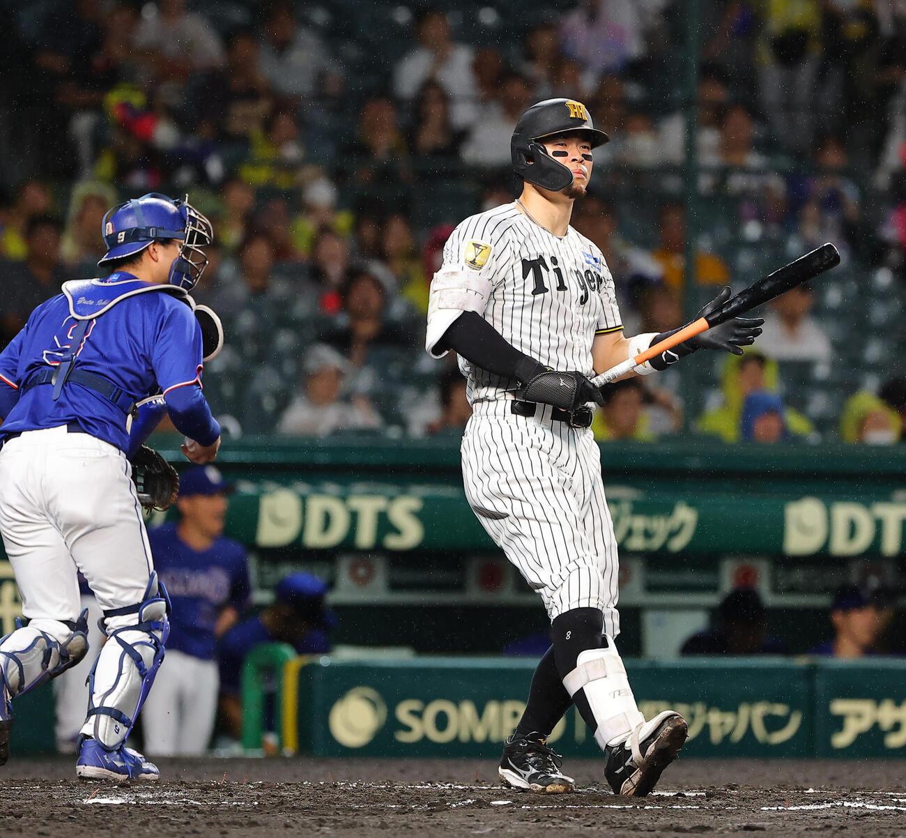 阪神対中日　1回裏阪神2死一塁、佐藤輝明は三振に倒れる（撮影・上田博志）