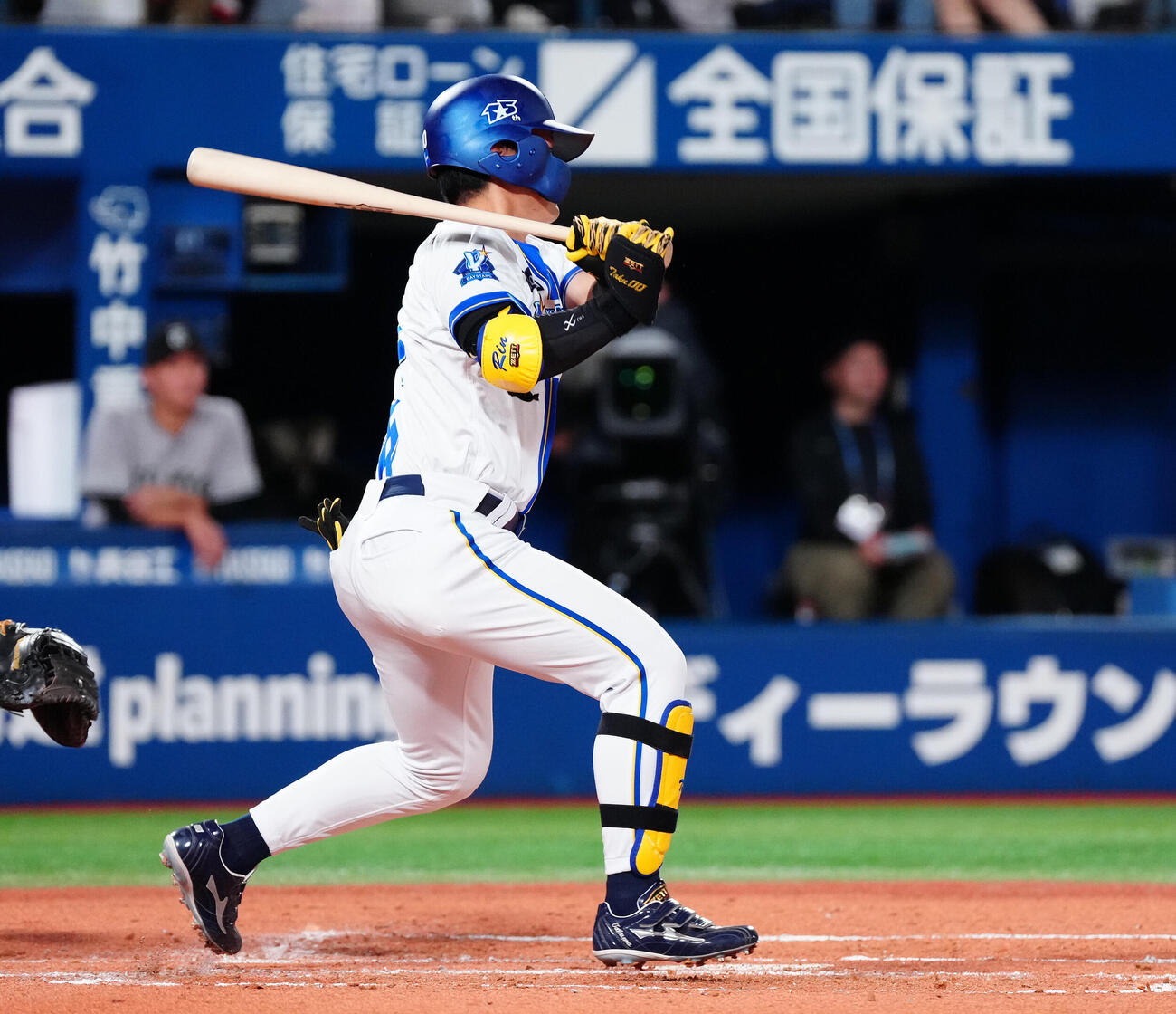DeNA対巨人　1回裏DeNA2死満塁、適時打を放つ林琢真（撮影・鈴木みどり）