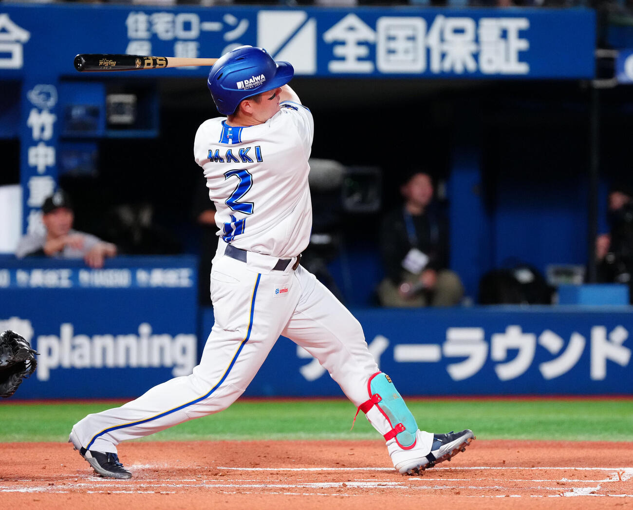 DeNA対巨人　1回裏DeNA1死、ソロ本塁打を放つ牧秀悟（撮影・鈴木みどり）