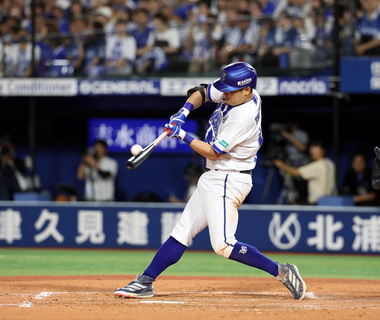 DeNA対巨人　2回裏DeNA無死、筒香嘉智は250号本塁打を放つ（撮影・浅見桂子）