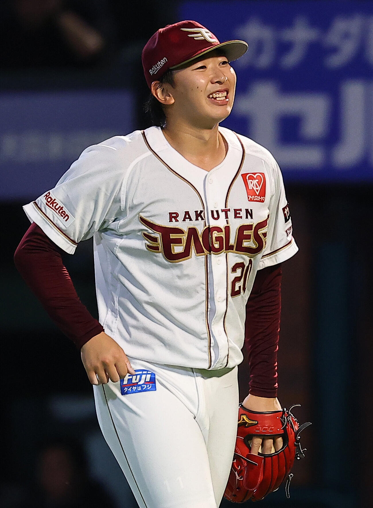 楽天対西武　3回表を抑え笑顔をみせる楽天伊藤樹（撮影・野上伸悟）