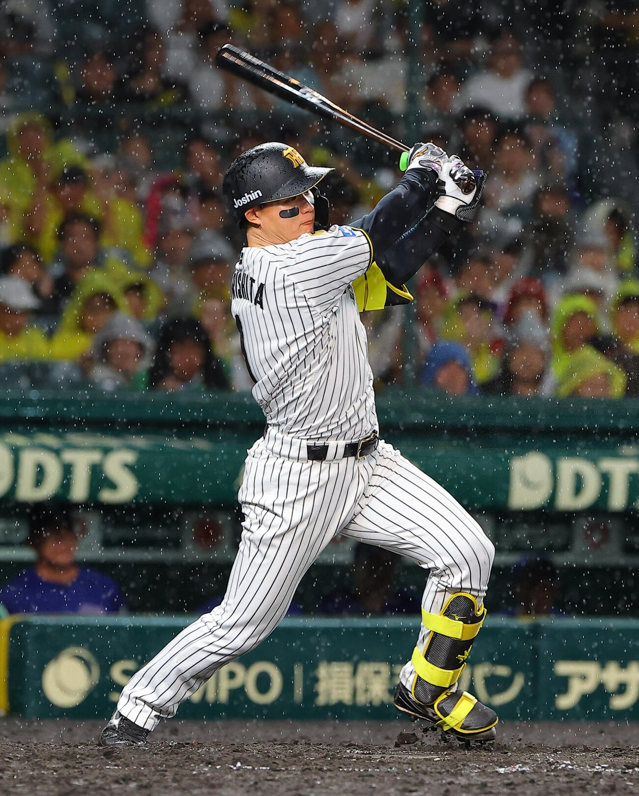 阪神対中日　5回裏阪神1死二塁、森下翔太は同点適時打を放つ（撮影・上田博志）