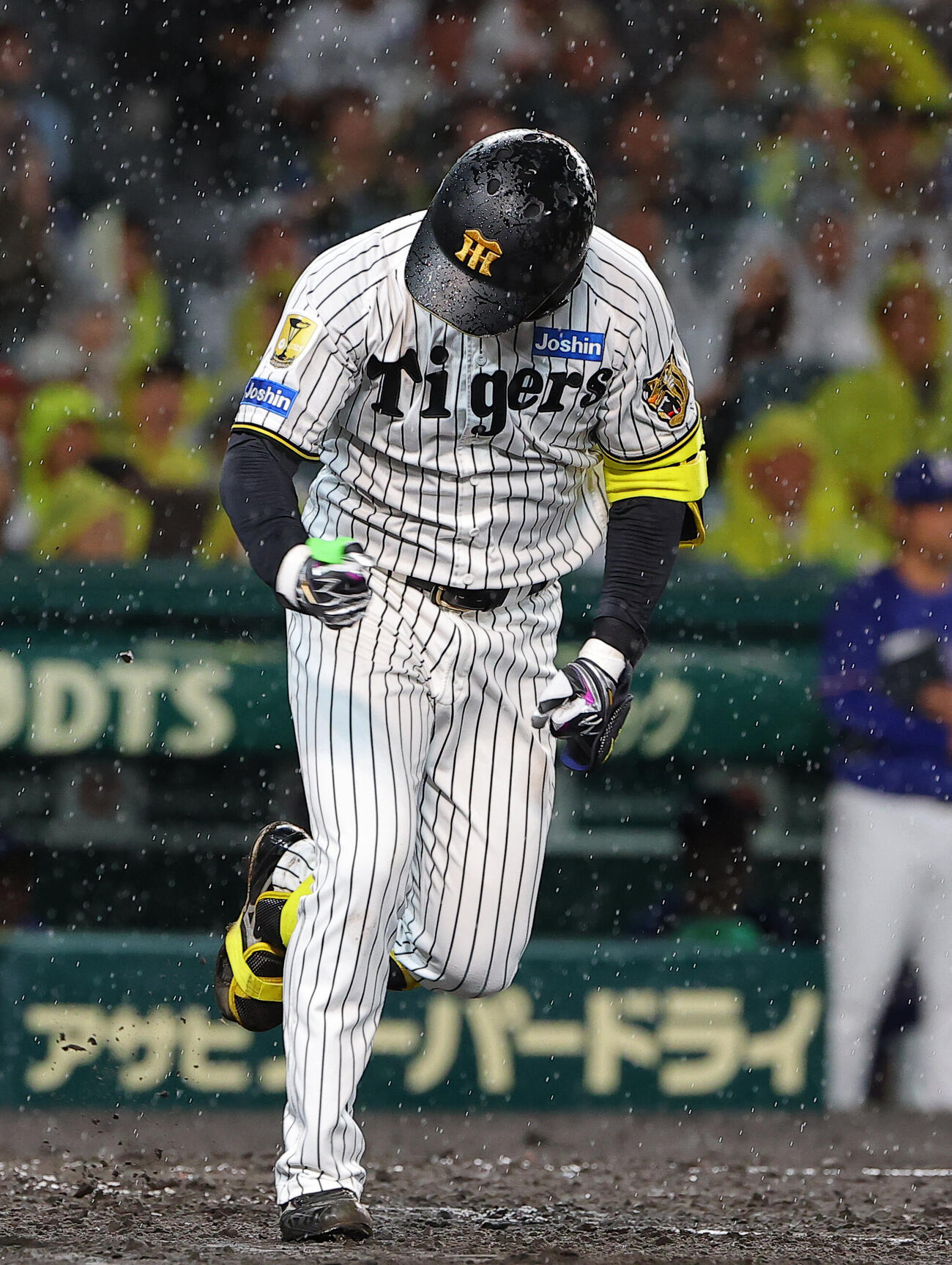阪神対中日　5回裏阪神1死二塁、同点適時打を放った森下翔太はガッツポーズをする（撮影・上田博志）