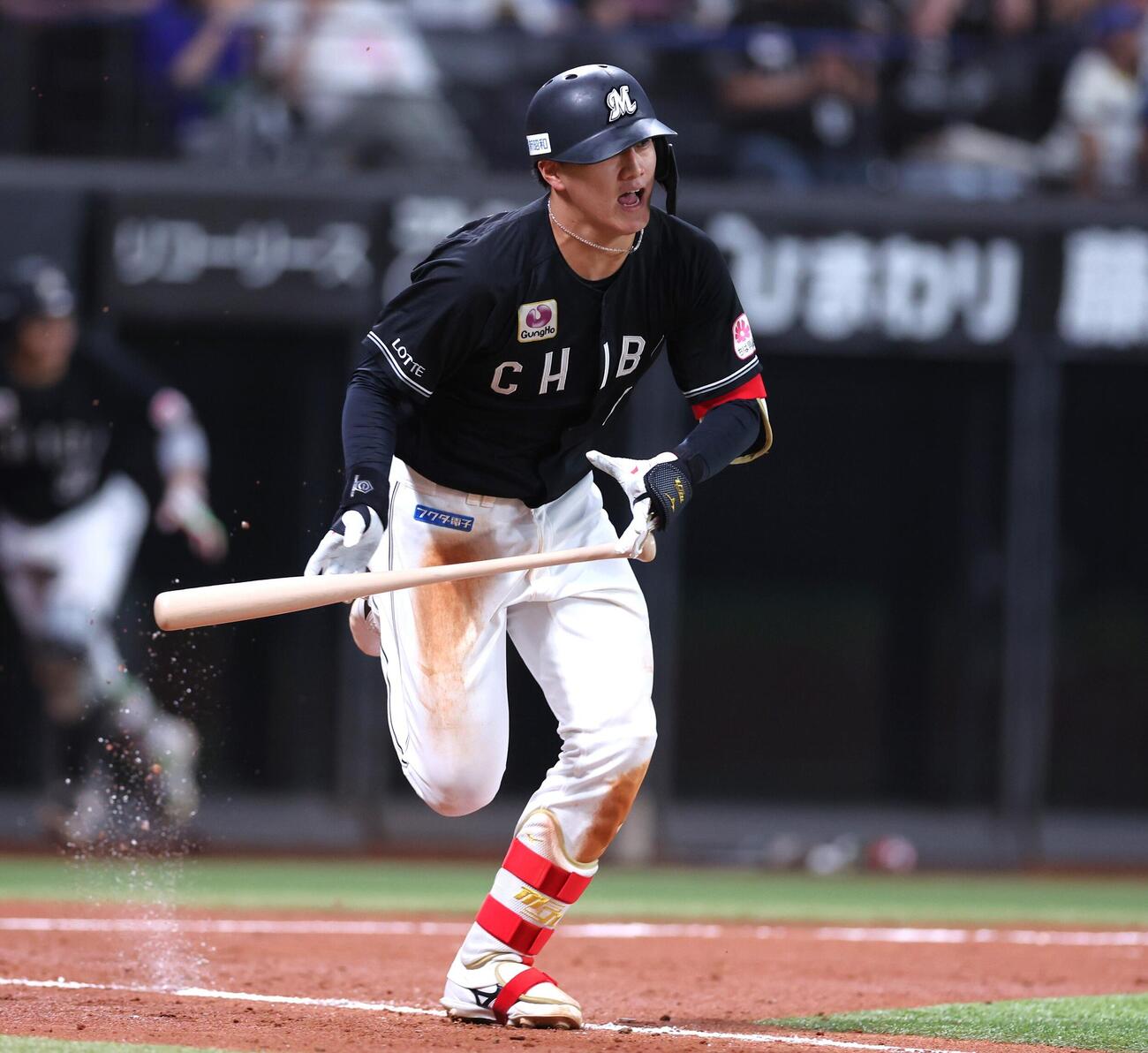 日本ハム対ロッテ　5回表ロッテ1死満塁、適時打を放つ西川史礁（撮影・黒川智章）