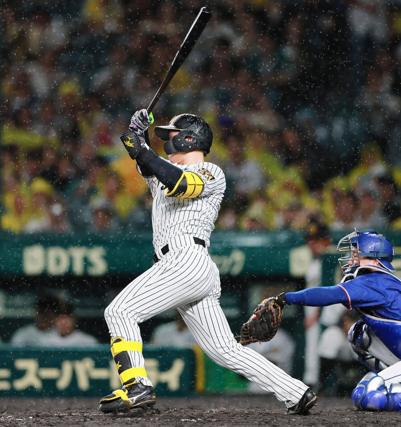 阪神対中日　5回裏阪神1死二塁、森下翔太は適時打を放つ（撮影・上山淳一）