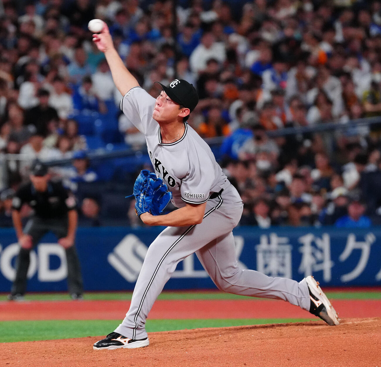 DeNA対巨人　5回裏から3番手で登板した巨人平内龍太（撮影・鈴木みどり）