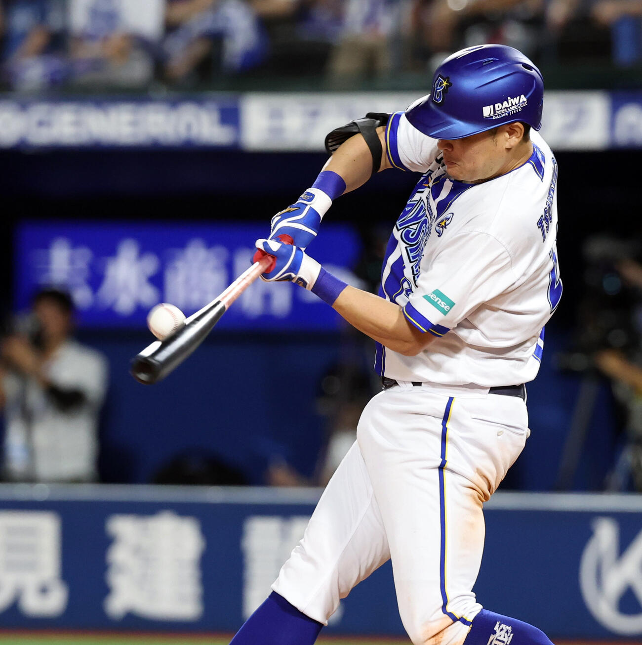 DeNA対巨人　2回裏DeNA無死、筒香嘉智はNPB通算250号本塁打を放つ（撮影・浅見桂子）