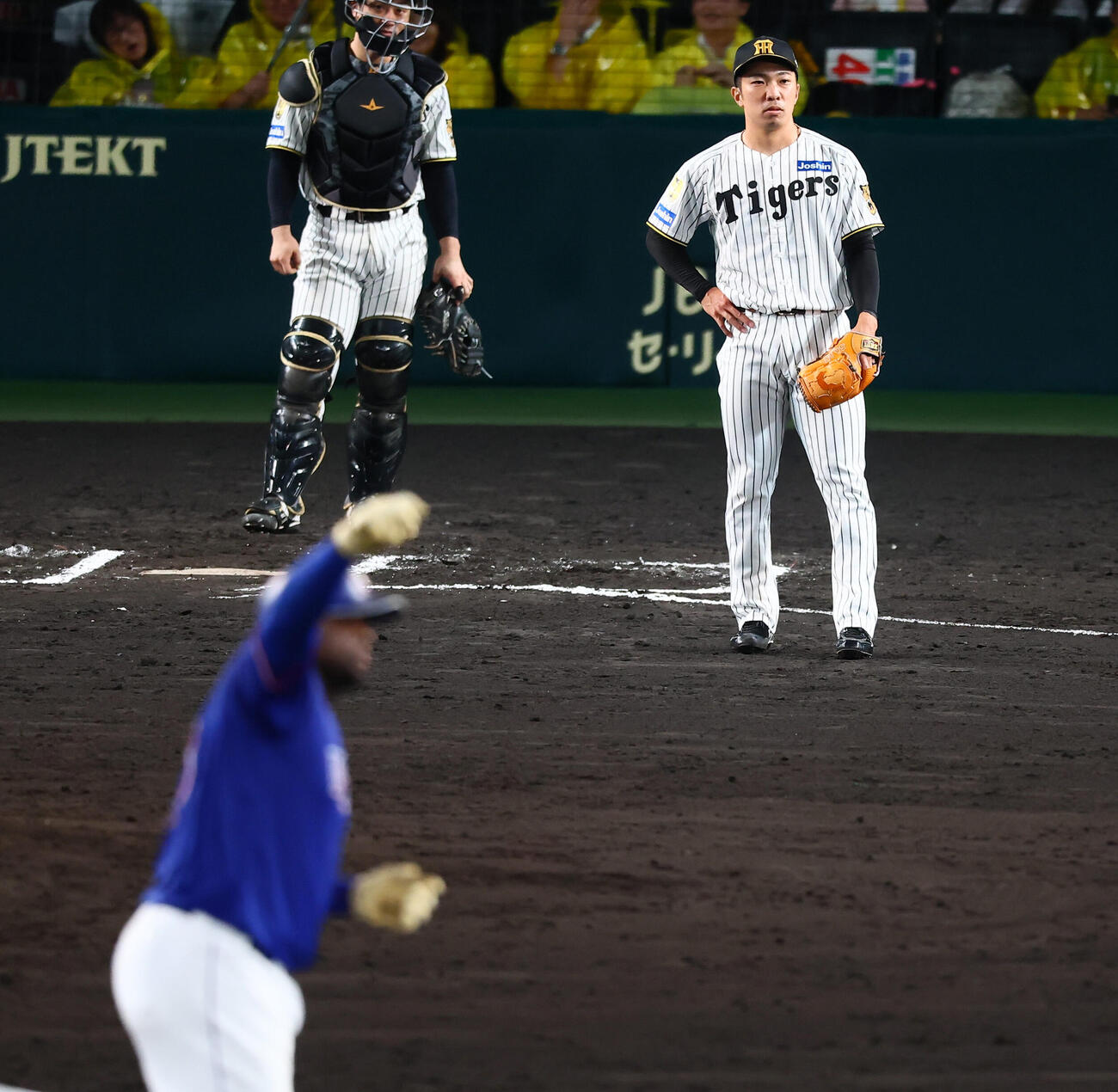 阪神対中日　6回表中日1死一塁、石井大智はミゲル・サノーに勝ち越しの2点本塁打を浴びる(撮影・加藤哉）