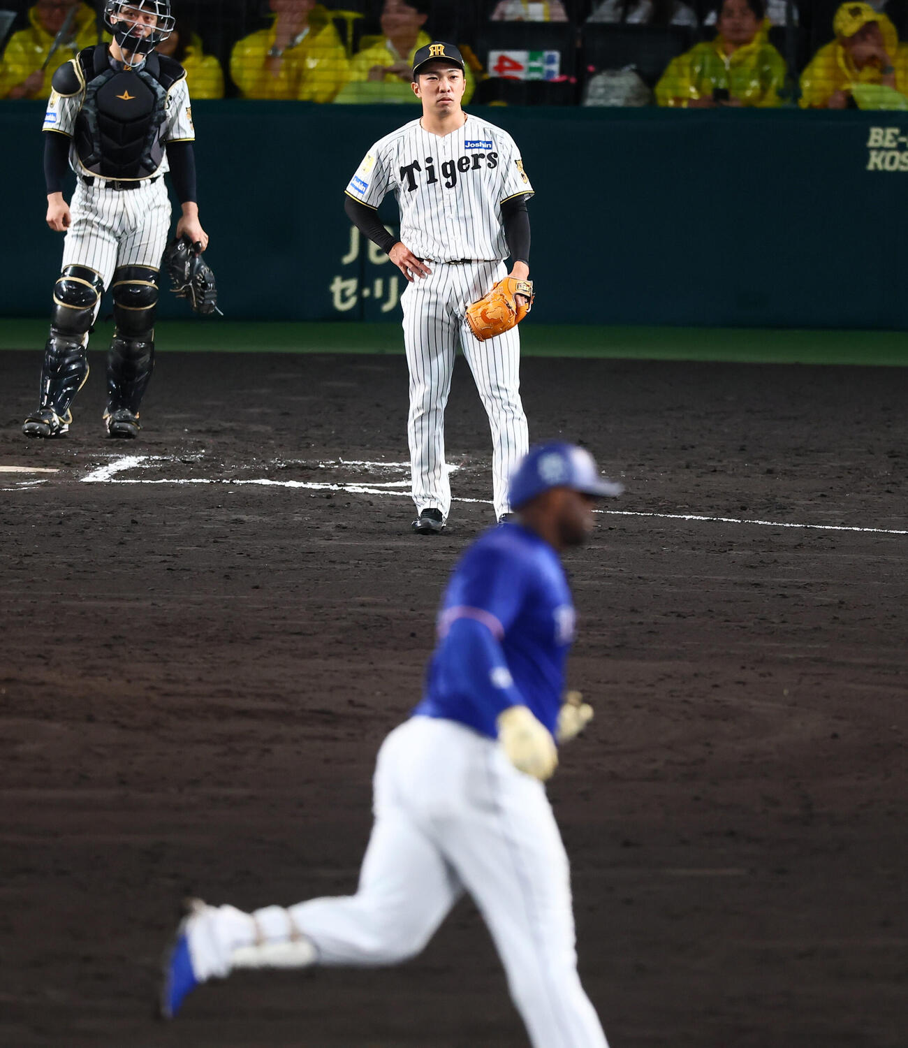 阪神対中日　6回表中日1死一塁、石井大智はミゲル・サノーに勝ち越しの2点本塁打を浴びる(撮影・加藤哉）
