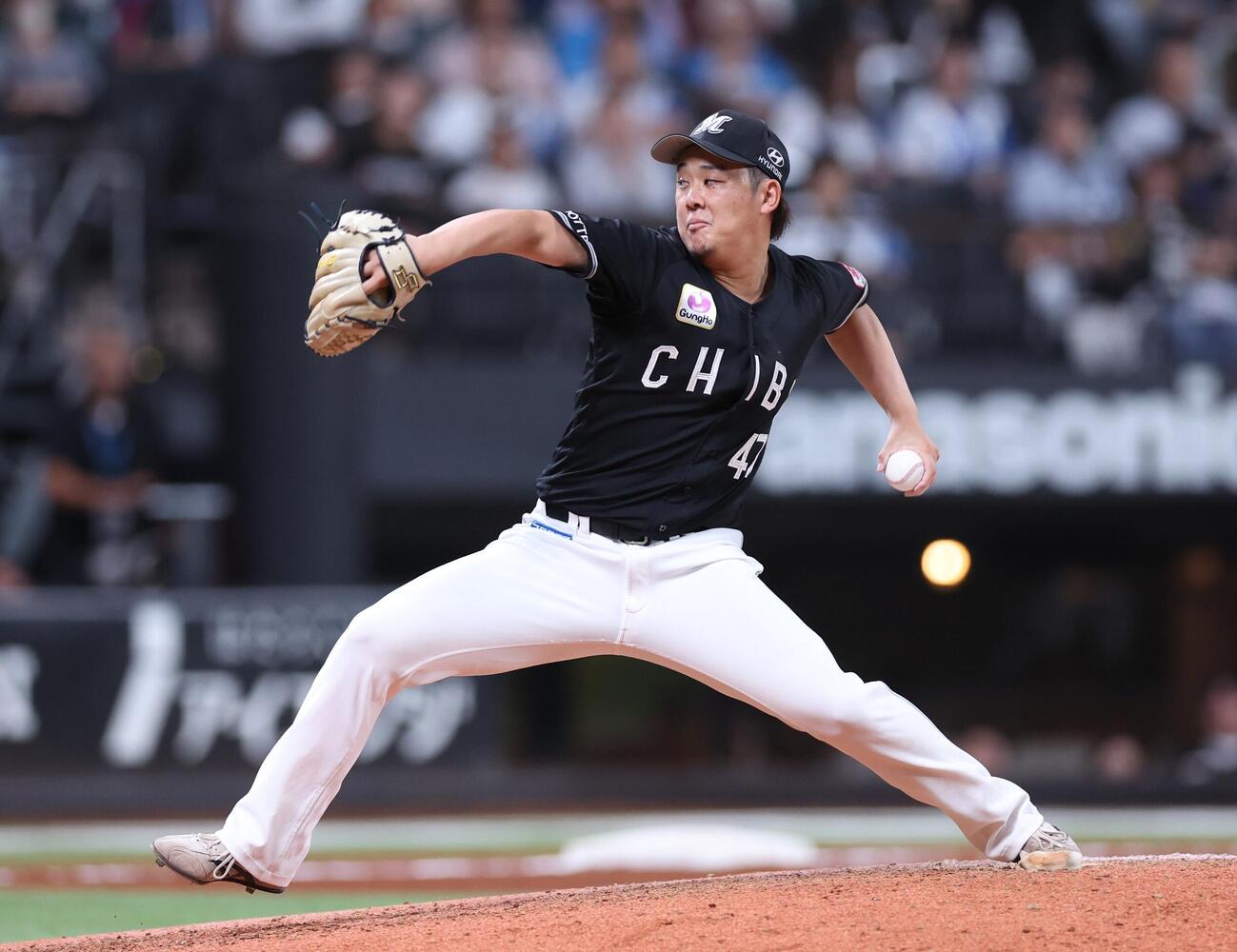 日本ハム対ロッテ　6回途中登板の鈴木昭汰（撮影・黒川智章）