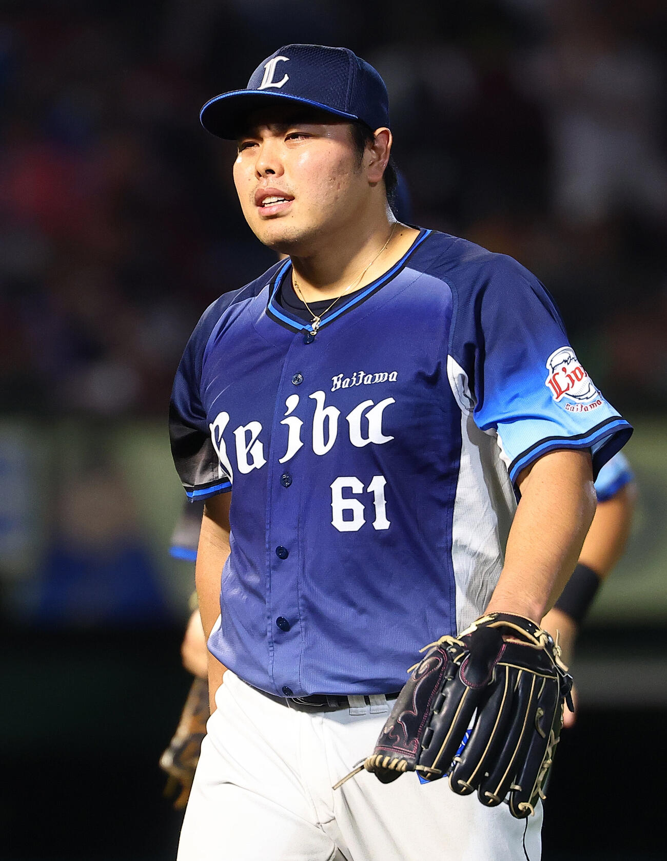 楽天対西武　8回裏に失点し、悔しげな表情でベンチに戻る平良海馬（撮影・野上伸悟）