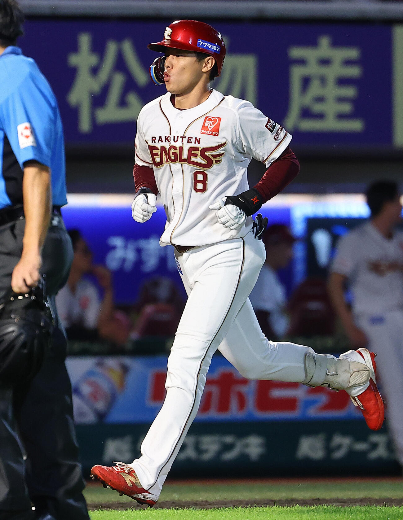 楽天対西武　8回裏楽天1死、先制本塁打を放つ辰己涼介（撮影・野上伸悟）