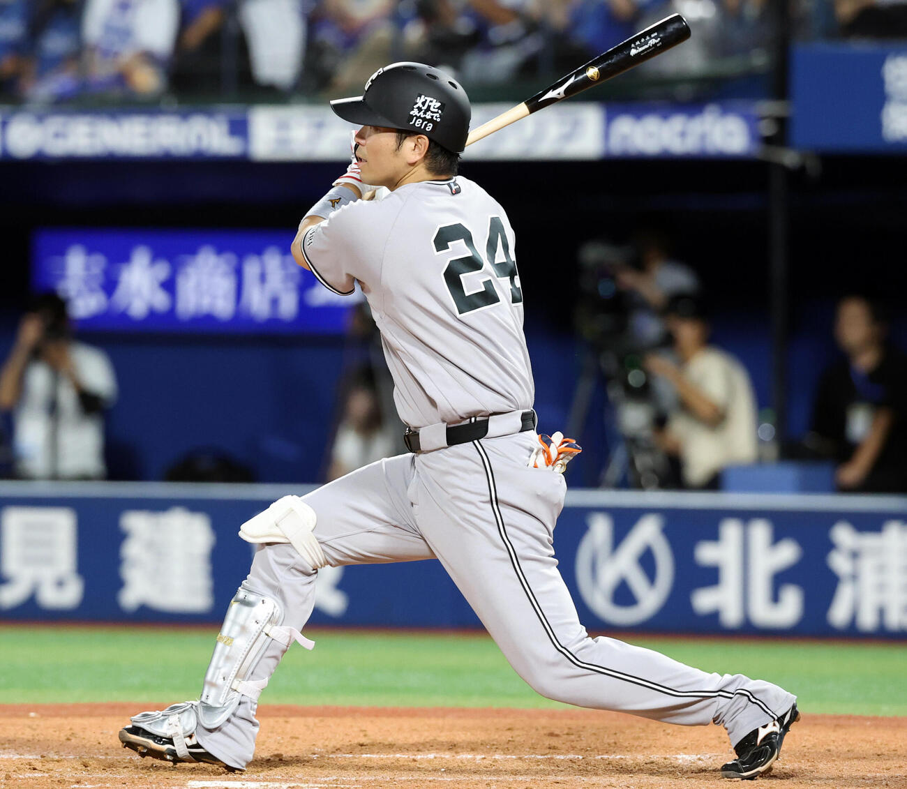 DeNA対巨人　5回表巨人2死一、二塁、大城卓三は中前打を放つ（撮影・浅見桂子）