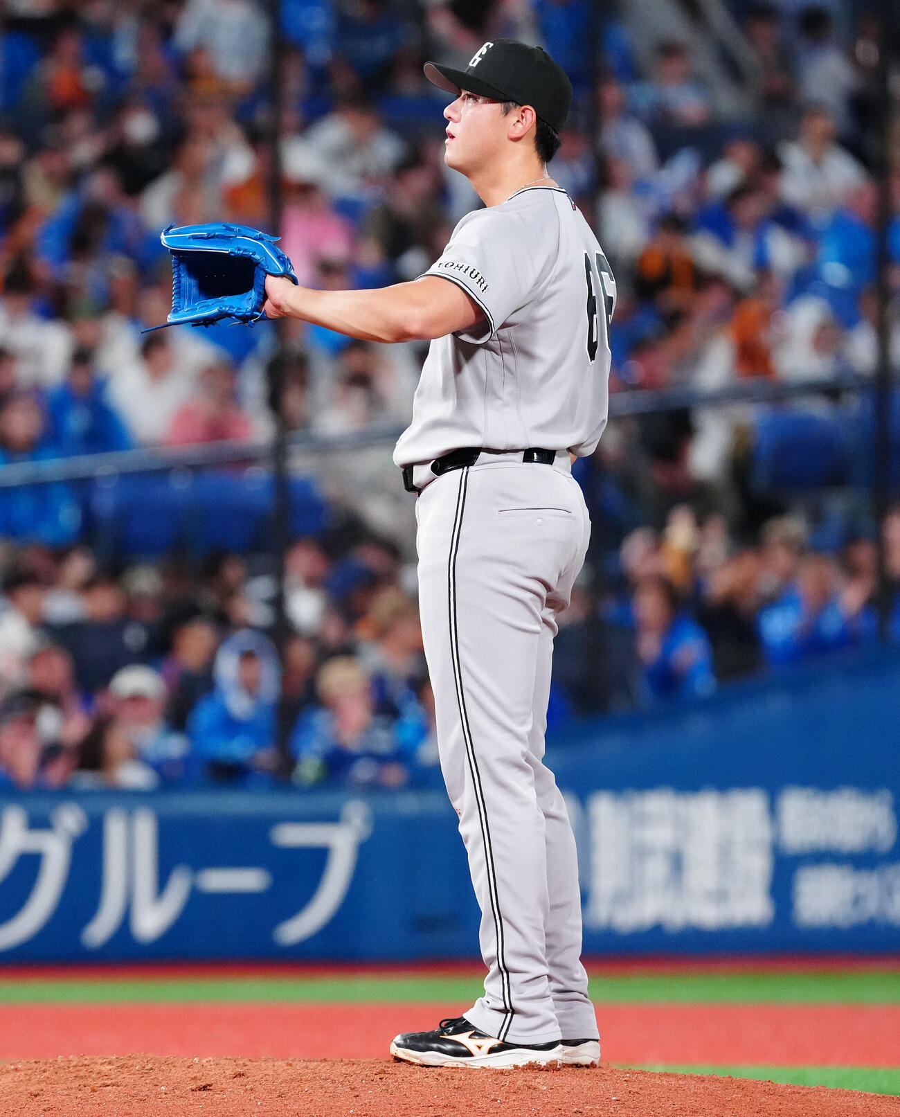 DeNA対巨人　7回裏DeNA2死三塁、筒香嘉智に適時打を浴び、浮かない表情の平内龍太（撮影・鈴木みどり）