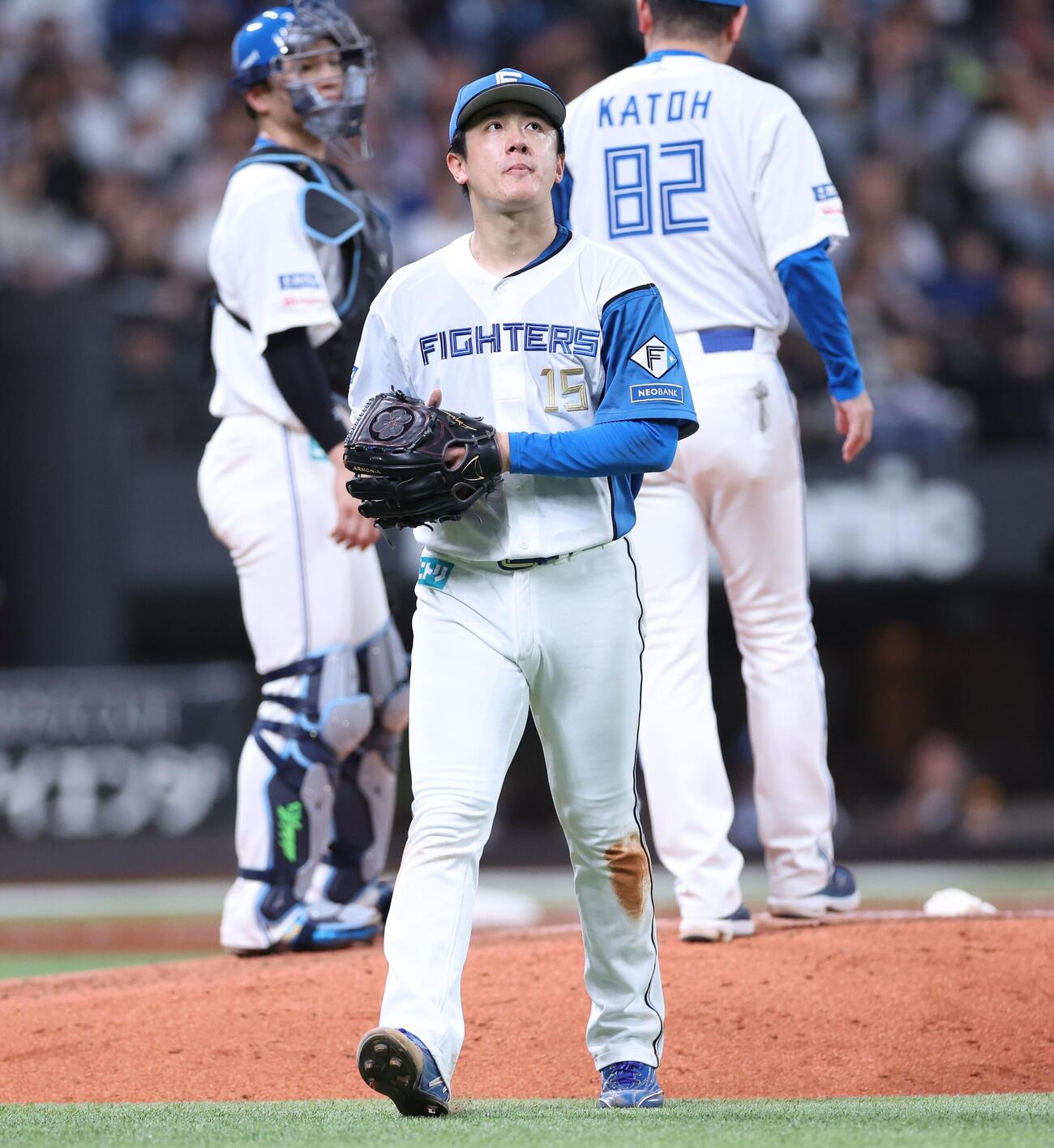 日本ハム対ロッテ　5回表、途中降板する北山亘基（撮影・黒川智章）