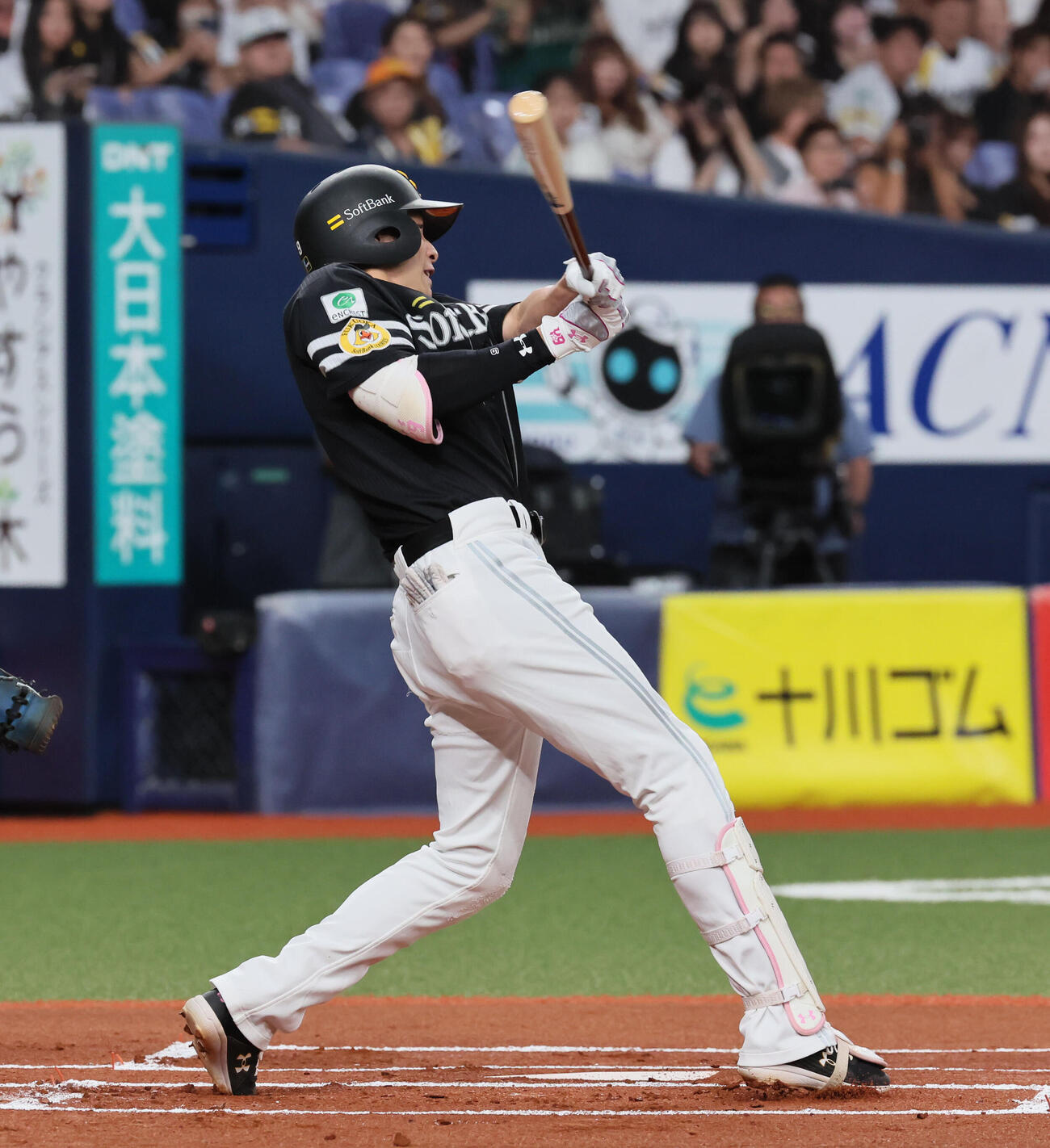 オリックス対ソフトバンク　1回表ソフトバンク2死、安打を放つ柳田悠岐（撮影・宮崎幸一）