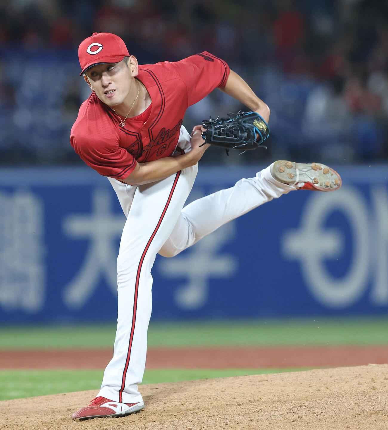 ヤクルト対広島　6回裏、力投する遠藤淳志（撮影・河田真司）