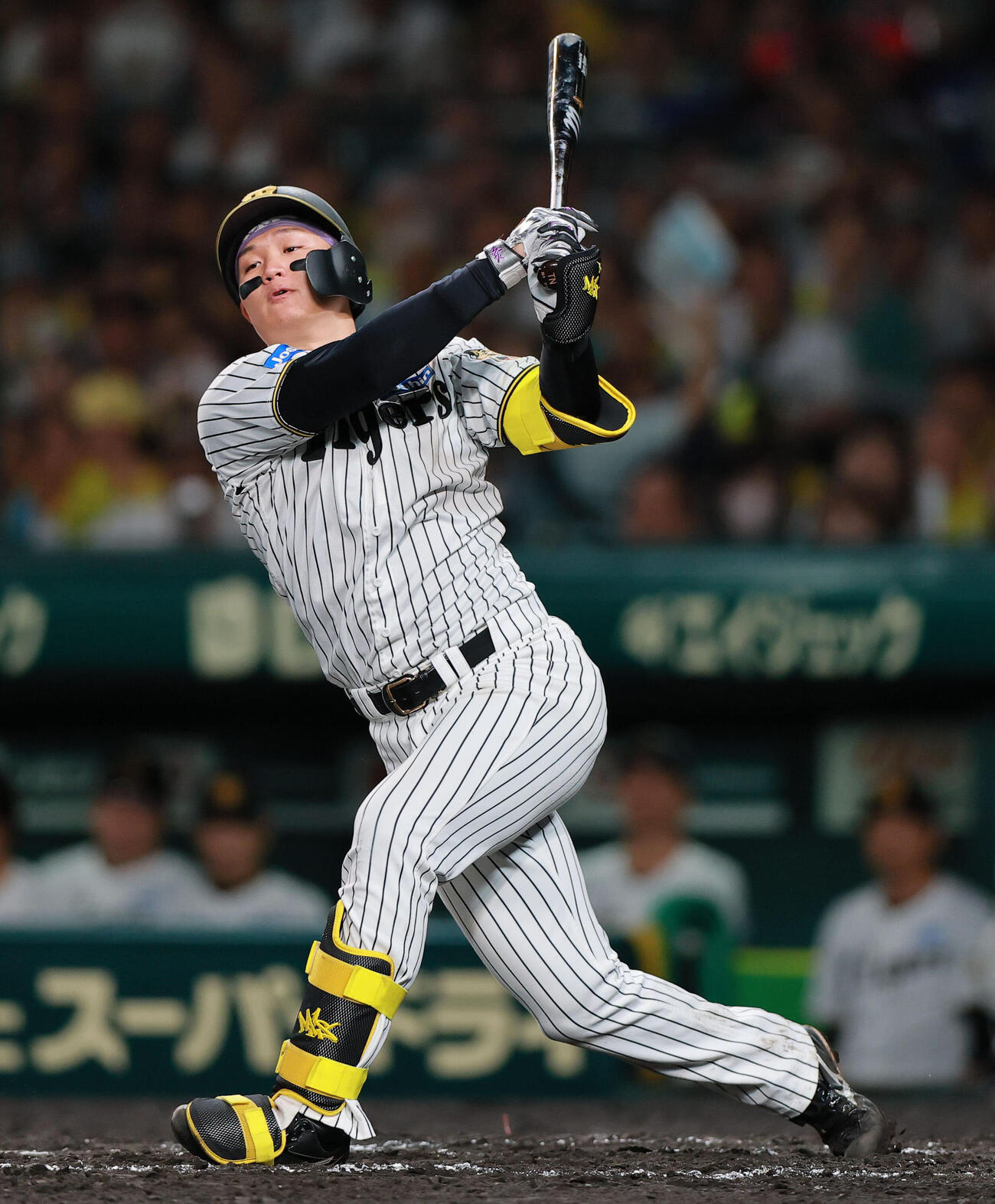 阪神対中日　7回裏阪神1死一塁、森下翔太は空振り三振に倒れる（撮影・上山淳一）
