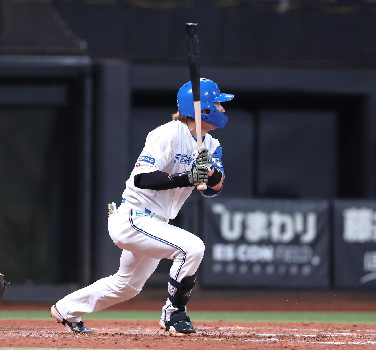 日本ハム対ロッテ　5回裏日本ハム2死二塁、適時打を放つ水野達稀（撮影・黒川智章）
