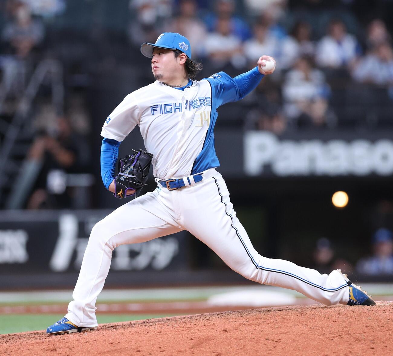 日本ハム対ロッテ　8回に登板の堀瑞輝（撮影・黒川智章）