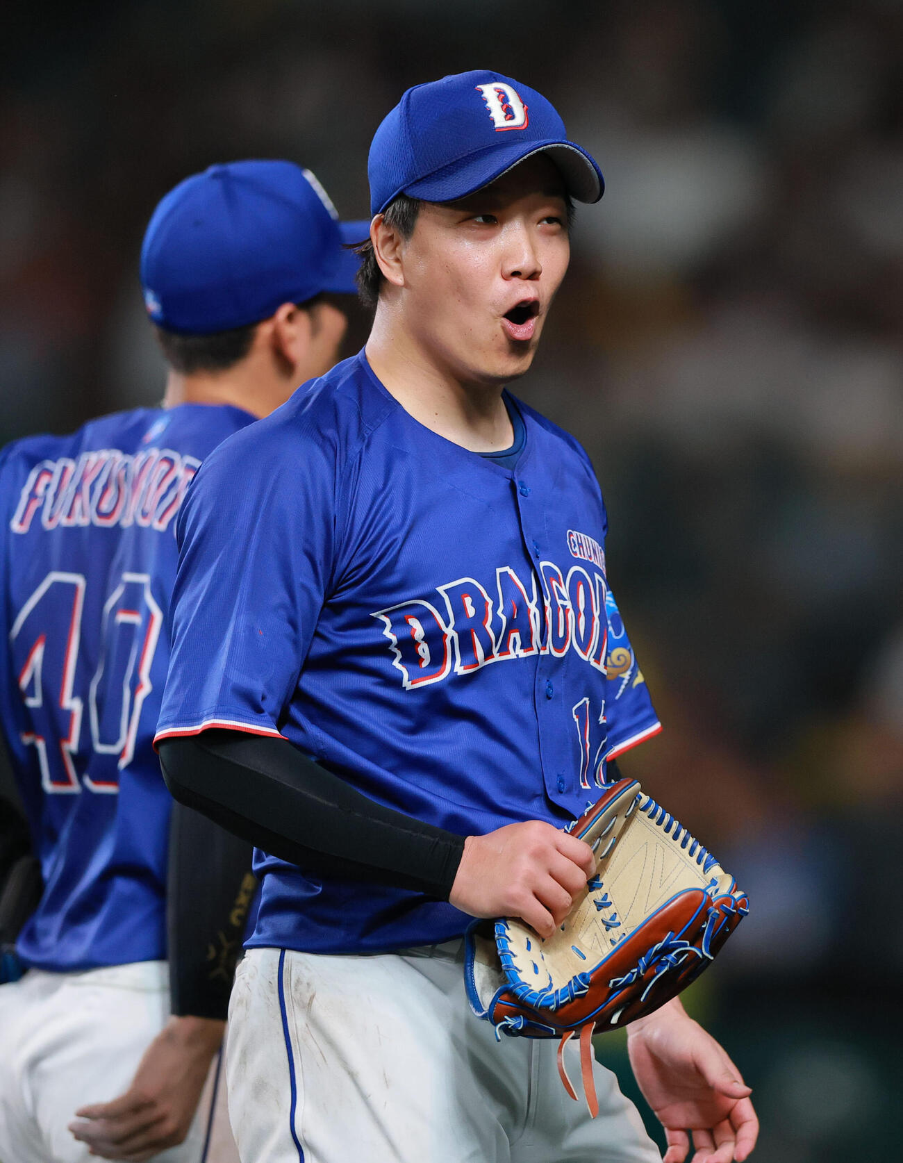 阪神対中日　4回裏阪神1死満塁、柳裕也は代打糸原健斗を二ゴロ併殺に仕留めホッとした表情を見せる（撮影・上山淳一）
