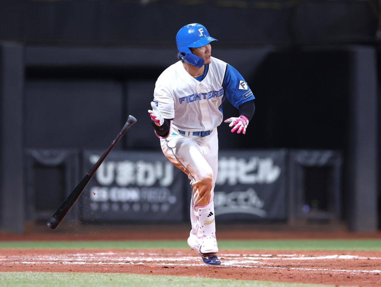 日本ハム対ロッテ　7回裏日本ハム無死三塁、適時三塁打を放つ西川遥輝（撮影・黒川智章）