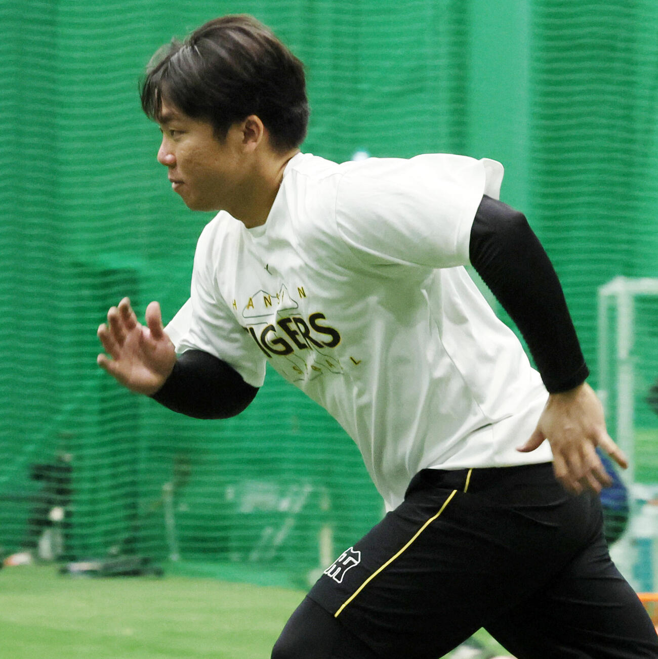 指名練習に参加し駆け出す阪神村上頌樹(撮影・加藤哉）