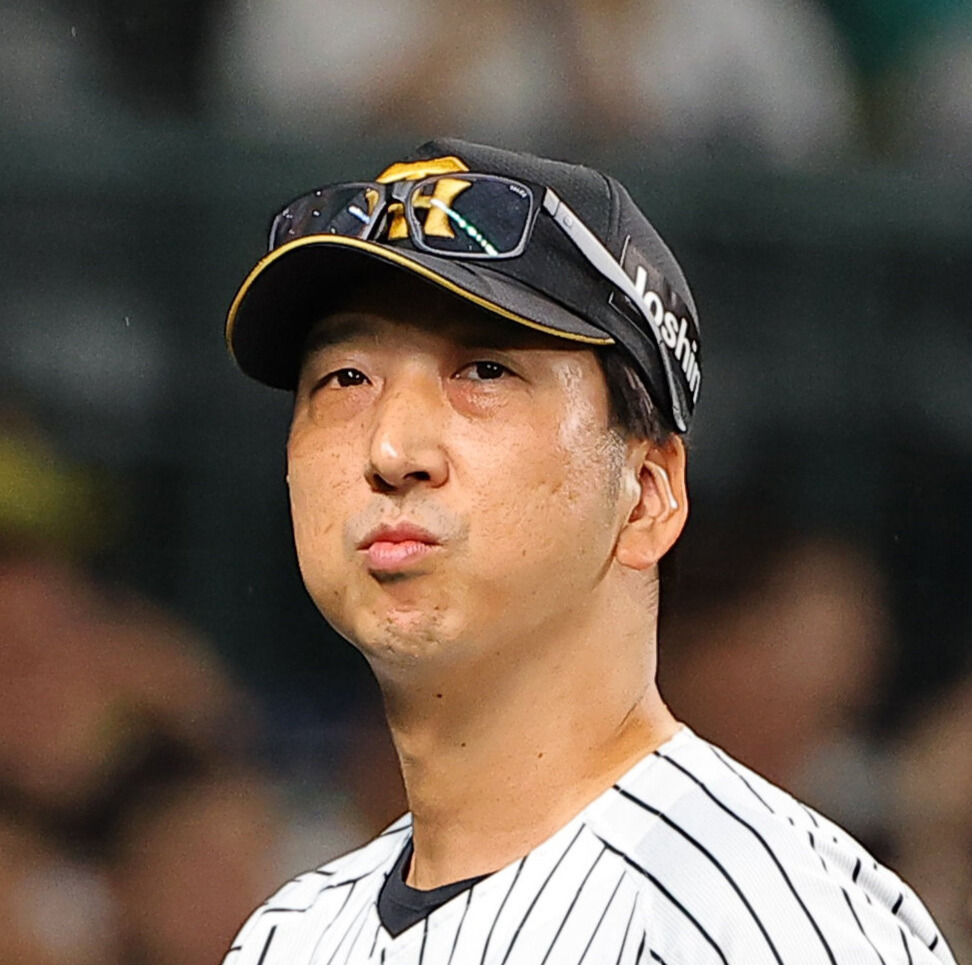 選手交代を告げベンチに引き揚げる藤川監督（2026年9月15日撮影）