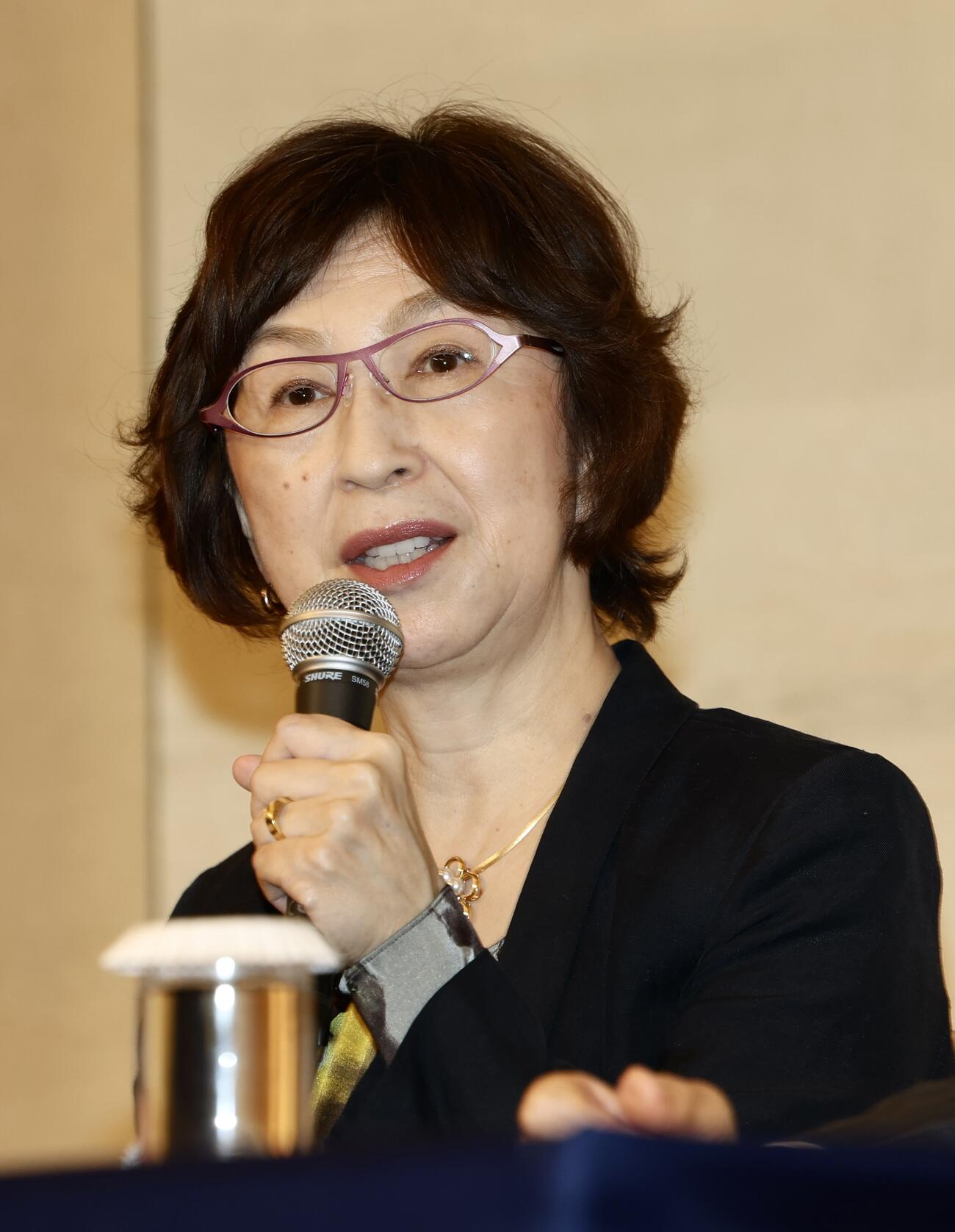 会見で質問に答えるDeNA南場智子オーナー（撮影・河田真司）