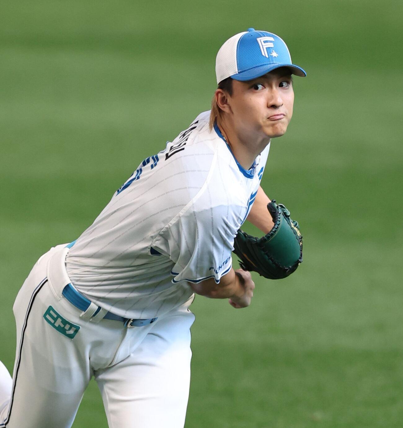 キャッチボールする日本ハム達孝太（撮影・黒川智章）