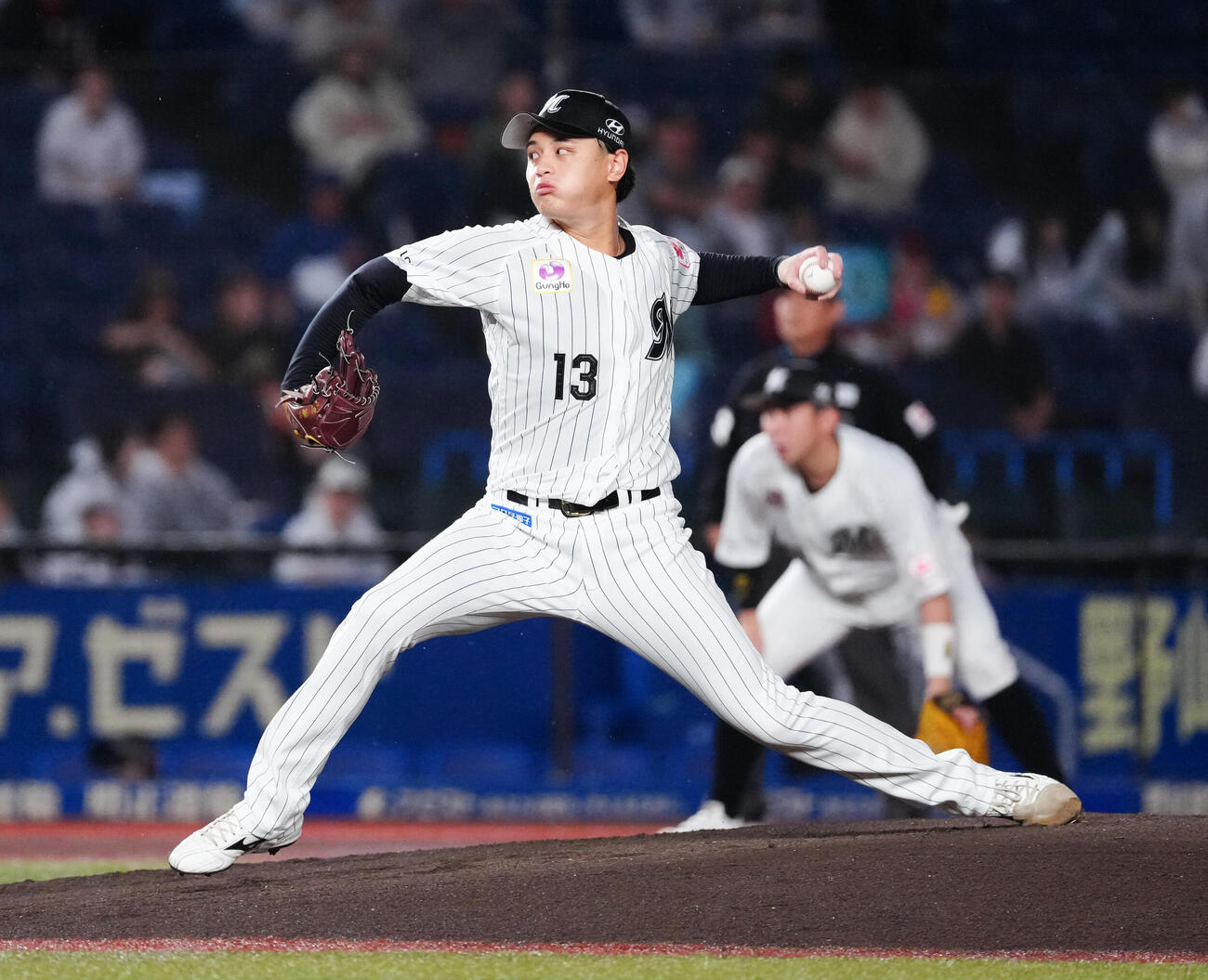 ロッテ対楽天　先発し力投するロッテ毛利海大（撮影・鈴木みどり）