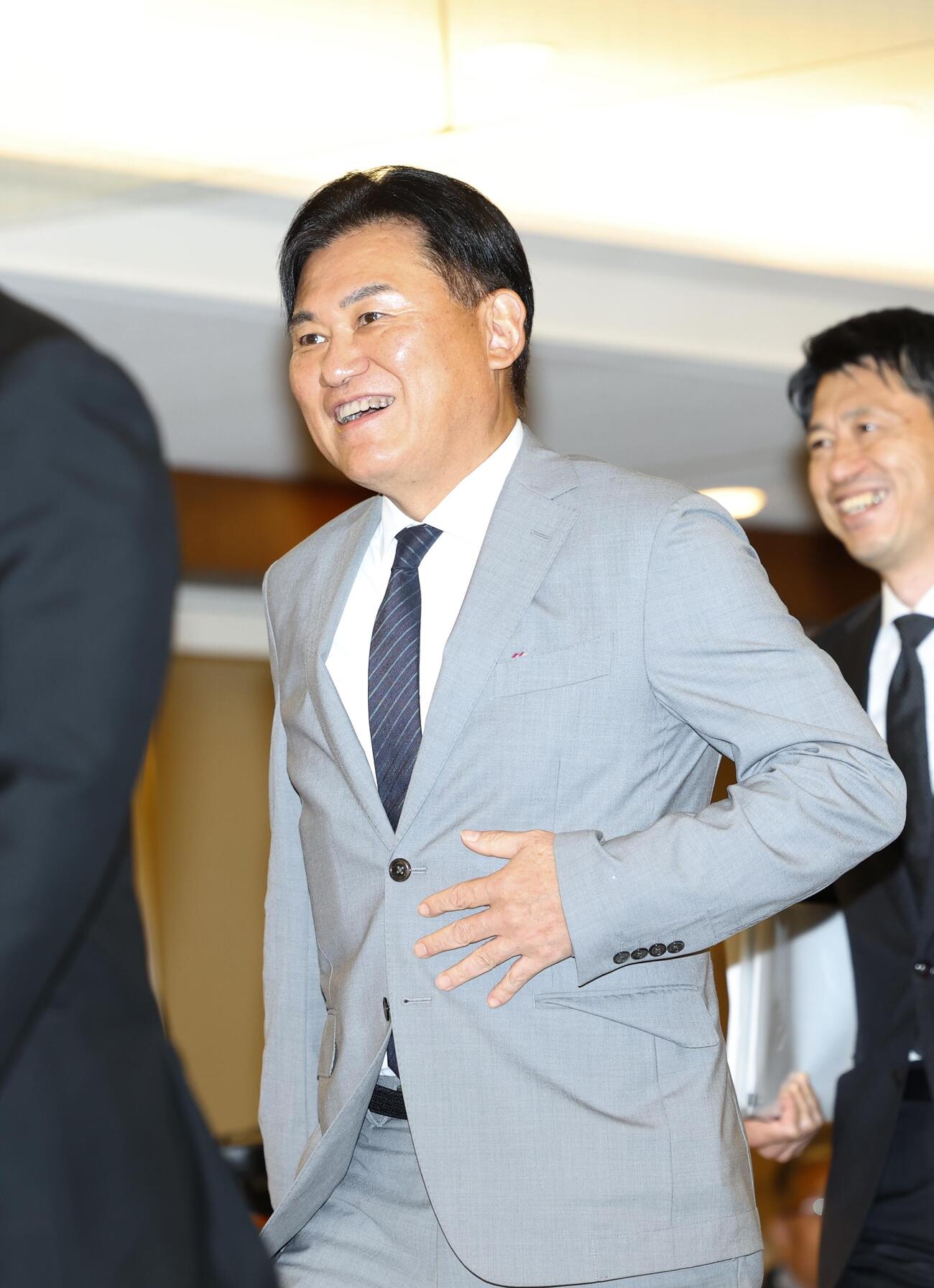 臨時社員総会・第2回オーナー会議に出席する楽天三木谷浩史オーナー（撮影・河田真司）