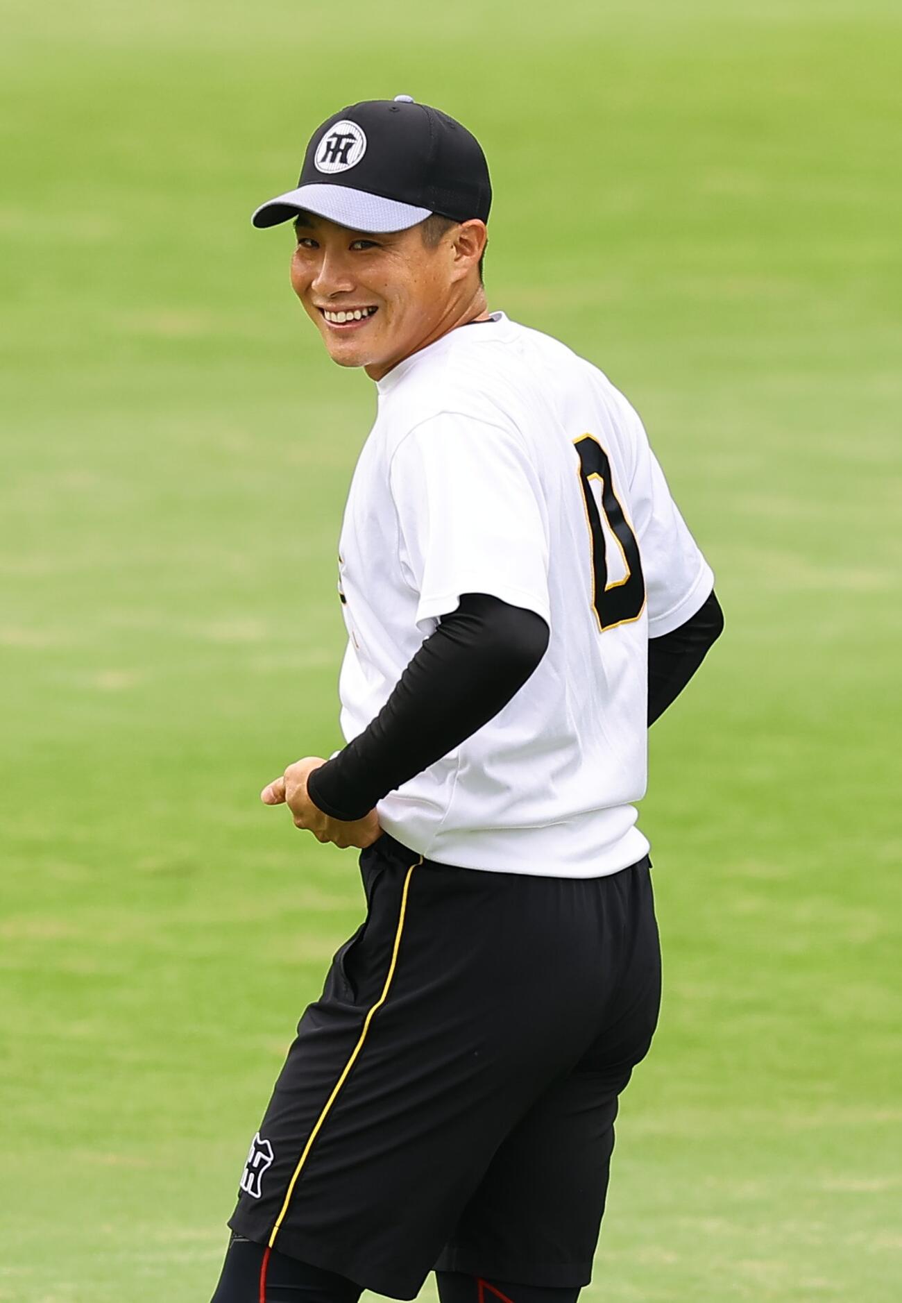 阪神対広島　1軍に合流し笑顔を見せる木浪聖也（撮影・上田博志）甲子園球場