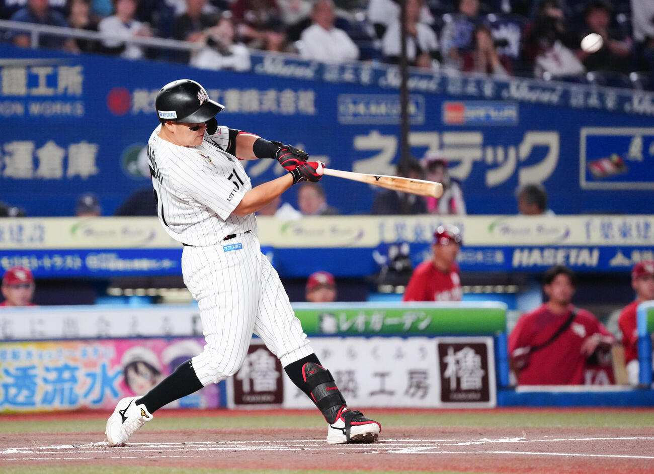 ロッテ対楽天　1回裏ロッテ無死、先頭打者本塁打を放つ山口航輝（撮影・鈴木みどり）