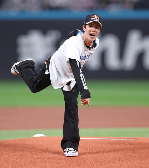 日本ハム】小林陵侑が始球式「普通にご飯とか」打席の清宮幸太郎、捕手