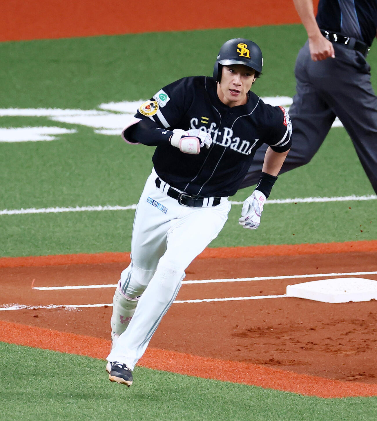 オリックス対ソフトバンク　1回表ソフトバンク2死、柳田悠岐は左中間越え二塁打を放つ(撮影・加藤哉）
