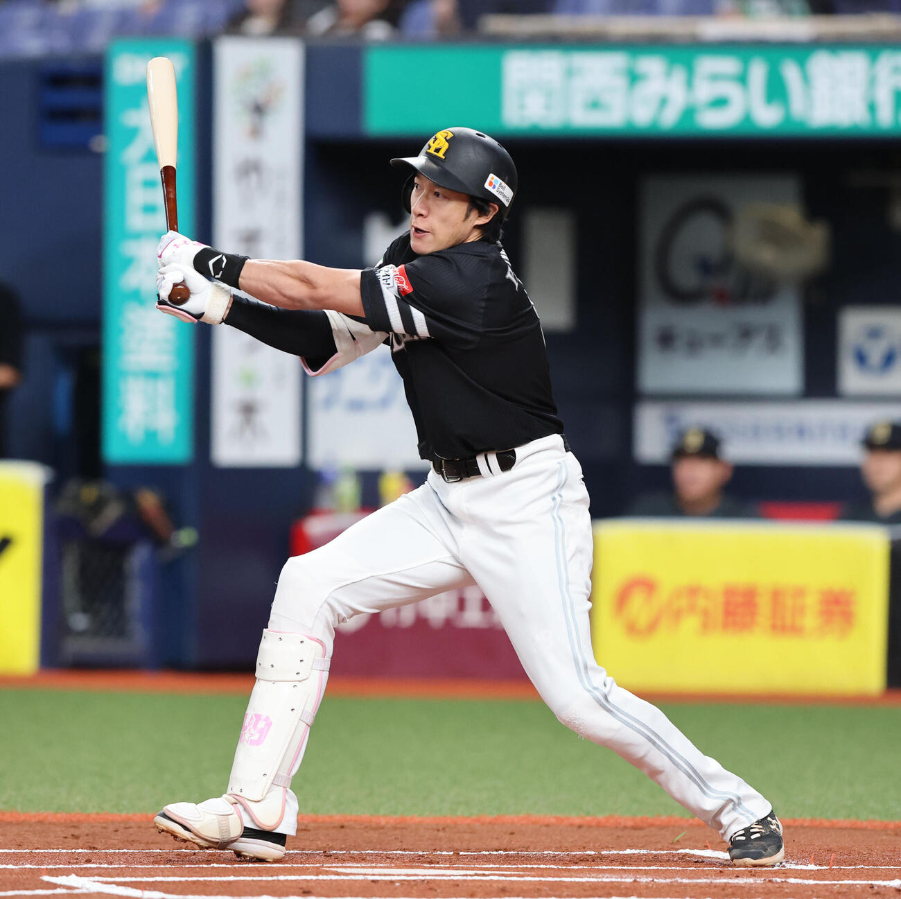 ソフトバンク対オリックス　1回表ソフトバンク2死、柳田悠岐は左越え二塁打を放つ（撮影・梅根麻紀）
