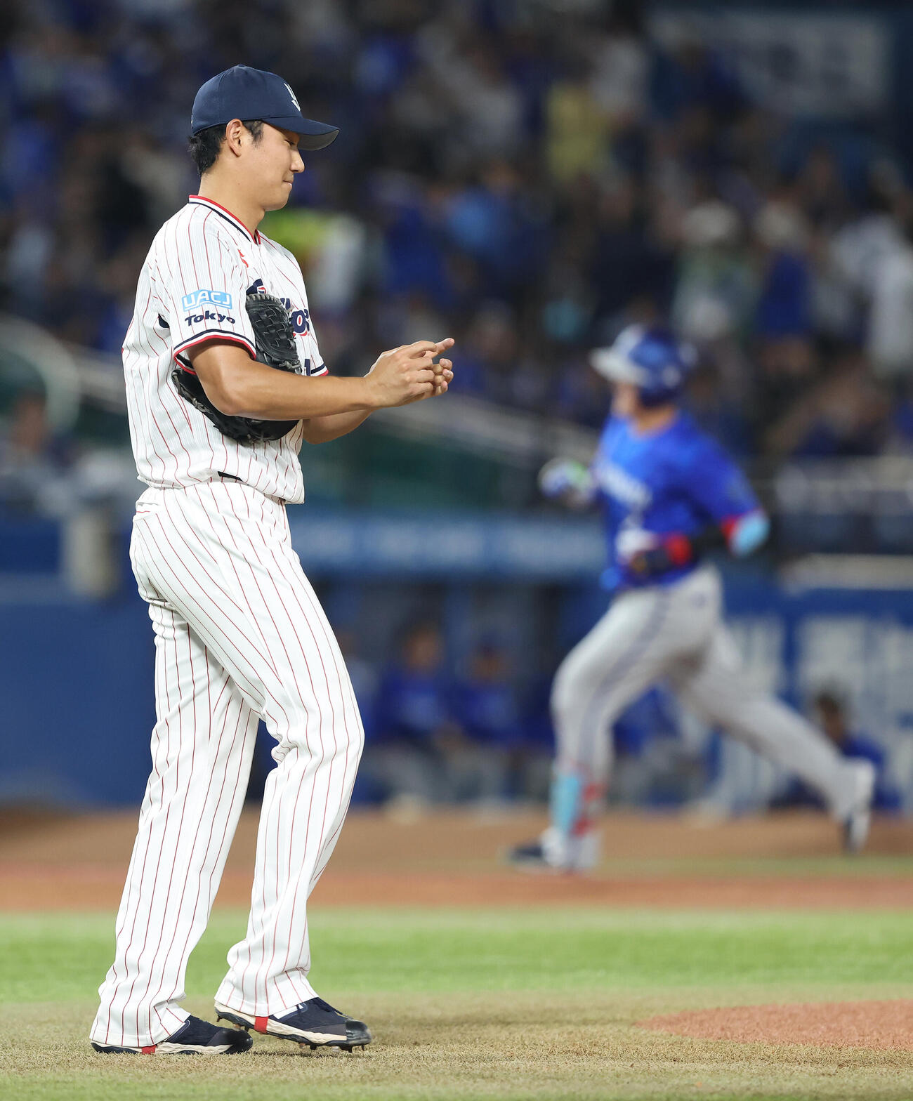 ヤクルト対DeNA 3回表DeNA2死、牧秀悟に左越え先制ソロ本塁打を浴びる奥川恭伸（撮影・河田真司）