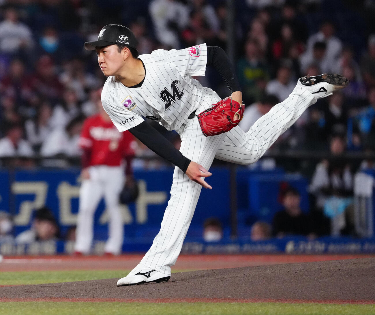 ロッテ対楽天　先発し力投するロッテ石垣元気（撮影・鈴木みどり）