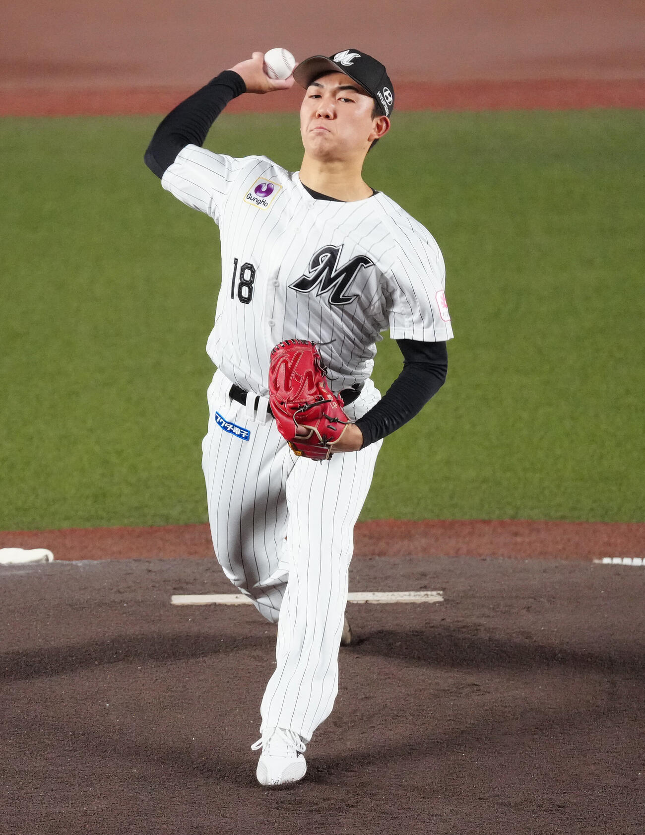 ロッテ対楽天　先発し力投するロッテ石垣元気（撮影・鈴木みどり）